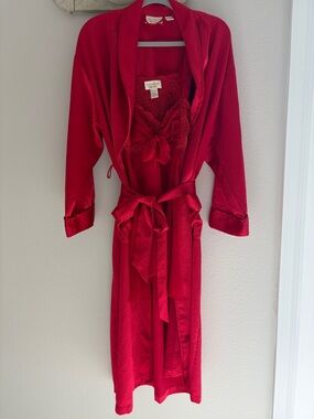 Victoria’s Secret Gold Label Red Satin Robe + Lace Babydoll Set Size M